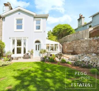 4 bedroom semi-detached house for sale