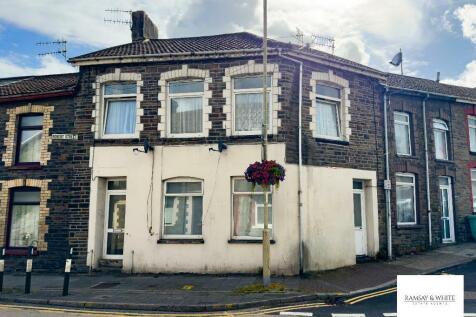 Terraced house for sale