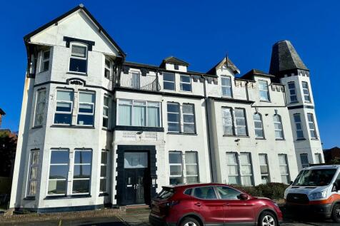 Southport PR9 2 bed flat for sale