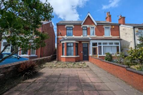Semi-detached house for sale
