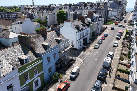 6 bedroom terraced house for sale