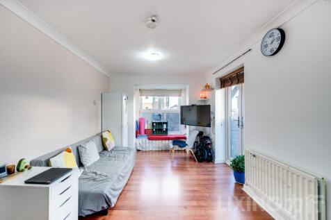 Wesley Avenue, Royal Victoria, E16 1SY 2 bed apartment for sale