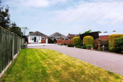 St. Johns Walk, Royston, S71 4NE 2 bed detached bungalow for sale