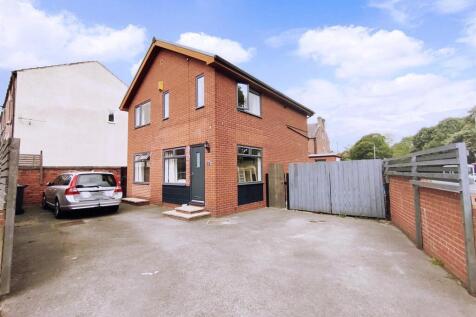 Barnsley Road, Darton, Barnsley 3 bed detached house for sale