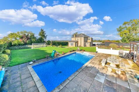 Royston Road, Royston SG8 4 bed detached house for sale