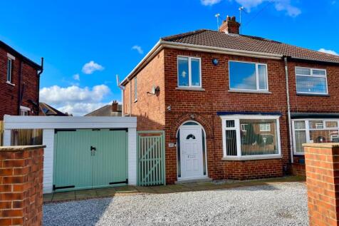3 bedroom semi-detached house for sale