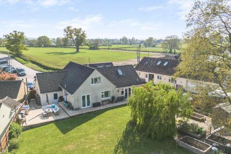 Berkeley GL13 5 bed detached house for sale