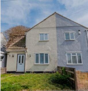 Carlton Drive, Benfleet SS7 2 bed semi