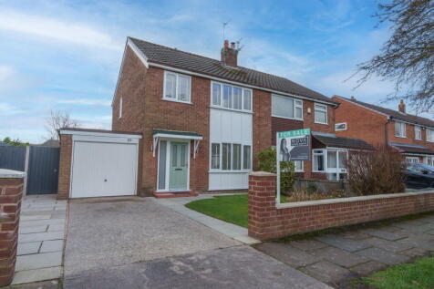 Buckingham Avenue, Widnes, WA8 9EP 3 bed semi