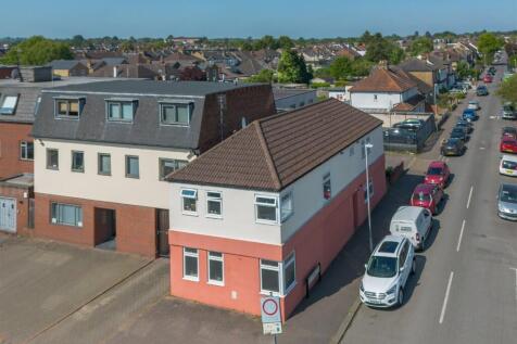 5 bedroom semi-detached house for sale