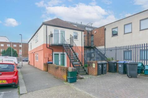 5 bedroom semi-detached house for sale