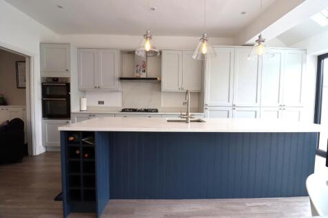 Hale WA15 3 bed terraced house for sale