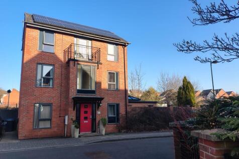 6 bedroom detached house for sale