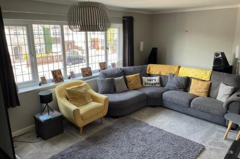 2 bedroom maisonette for sale