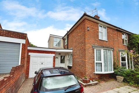 3 bedroom semi-detached house for sale