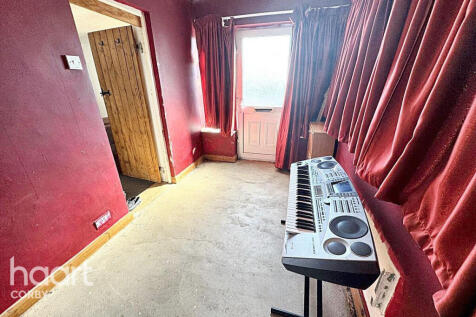 Northampton Road, Kettering 3 bed end of terrace house for sale