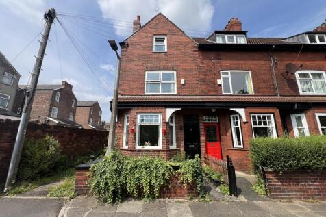 Howard Avenue, Heaton Chapel 4 bed end of terrace house for sale