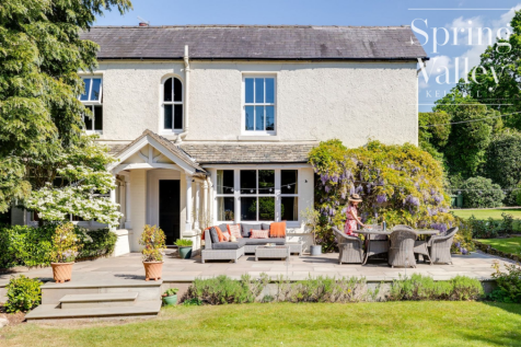 6 bedroom detached house for sale