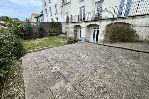 3 bedroom flat for sale