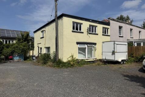 2 Burwood, Bow, Crediton, Devon EX17 6EN 2 bed flat for sale