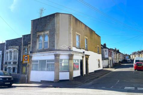 End of terrace house for sale