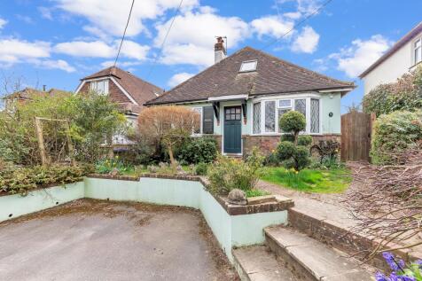 East Gardens, Ditchling, Sussex, BN6 8ST 4 bed chalet for sale
