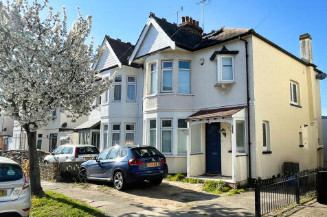 Edith Road, Southend On Sea SS2 4 bed semi