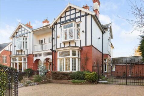 5 bedroom semi-detached house for sale