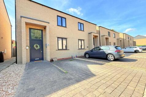 2 bedroom semi-detached house for sale