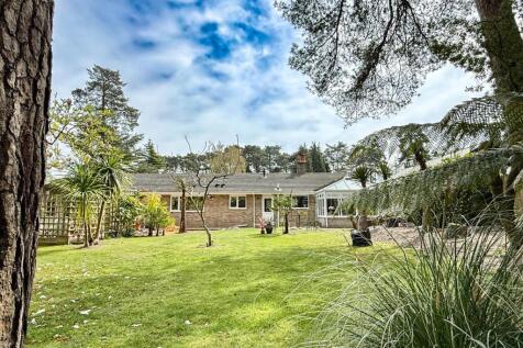St Ives Wood, Ashley Heath, BH24 2EA 3 bed bungalow for sale