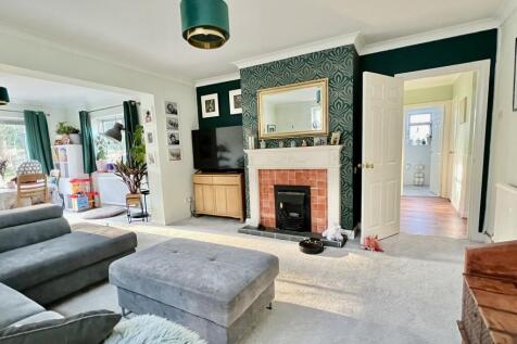 4 bedroom chalet for sale