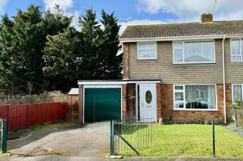 Hightown Gardens, Ringwood, BH24 3 bed semi