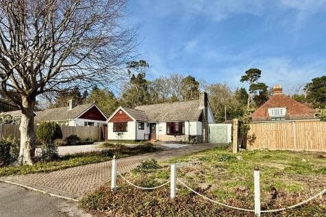 Strode Gardens, St Ives, BH24 2 bed bungalow for sale