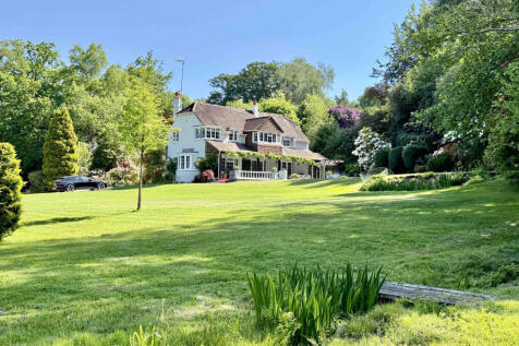 5 bedroom country house for sale