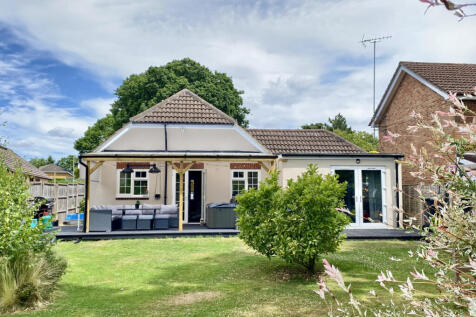 Verwood, BH31 6UU 3 bed bungalow for sale