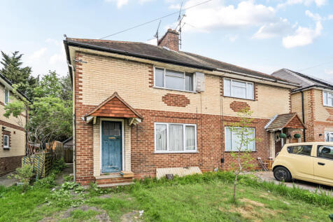 Bridge End, Camberley, Surrey, GU15 2QX 3 bed semi