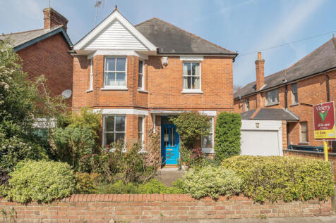Gordon Avenue, Camberley, Surrey, GU15 4 bed detached house for sale