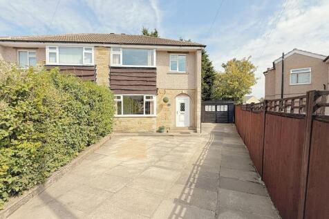 Robin Close, Eccleshill, Bradford, BD2 3 bed semi