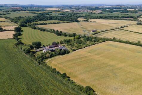 7 bedroom country house for sale