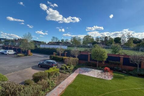 Western Avenue, Newbury, RG14 2 bed apartment for sale