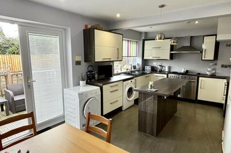 Sunny Bank Walk, Mirfield, West... 3 bed semi