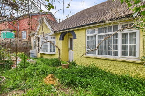 West End Way, Lancing, BN15 8RL 2 bed semi