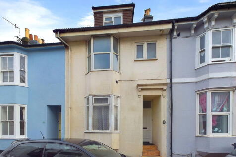 3 bedroom maisonette for sale