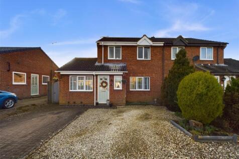 Bracken Road, Driffield YO25 6UP 4 bed semi
