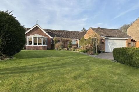 41 The Green, Lund, Driffield, YO25 9TE 4 bed detached bungalow for sale