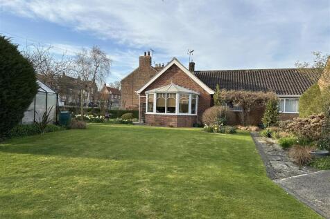 41 The Green, Lund, Driffield, YO25 9TE 4 bed detached bungalow for sale