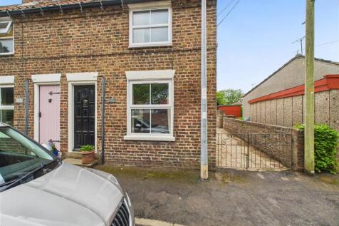 The Cottage, Middle Street, Kilham... 2 bed end of terrace house for sale
