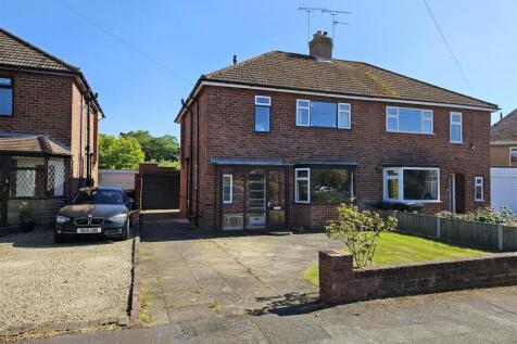 3 bedroom semi-detached house for sale