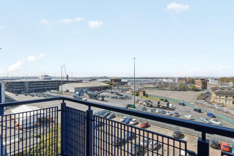 3 bedroom flat for sale