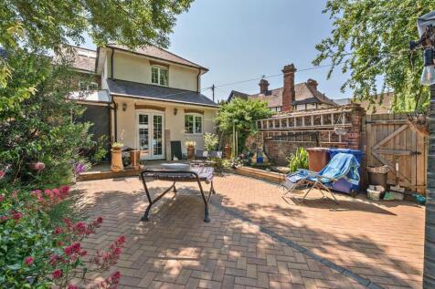 4 bedroom semi-detached house for sale